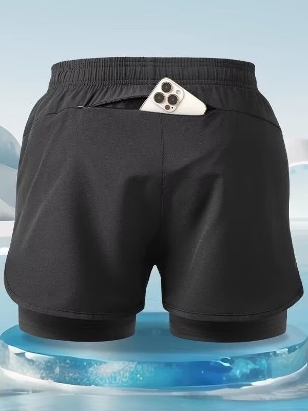 Vyriski greitai džiūstantys plaukimo šortai su dviguba pamušalu; penkių colių ilgio; poliesterio audinys; sporto stilius; tiesus kirpimas.