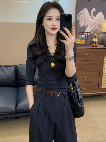 Moteriški marškinėliai su V kaklu, ilgomis rankovėmis, siauras kirpimas, įprastas ilgis