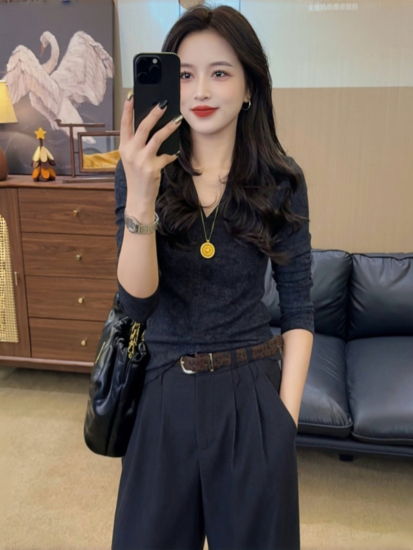 Moteriški marškinėliai su V kaklu, ilgomis rankovėmis, siauras kirpimas, įprastas ilgis