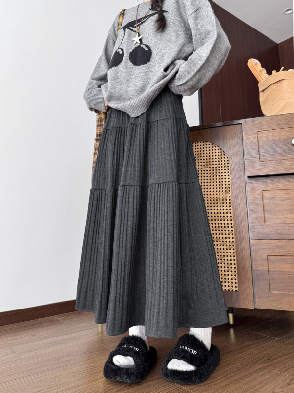 Han'er plisirana midi suknja od pletene tkanine, mješavina poliestera-viskozе-elastana, književno retro stil, jesen 2025