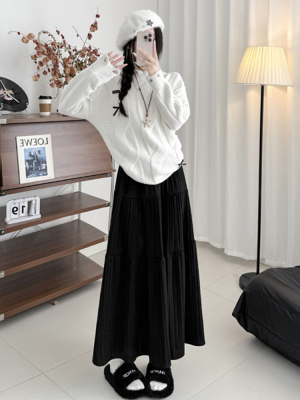 Han'er plisirana midi suknja od pletene tkanine, mješavina poliestera-viskozе-elastana, književno retro stil, jesen 2025