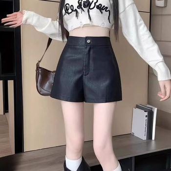 Дамски къси панталони от изкуствена кожа – висок талия, дължина hot pants, прав силует, полиестер със 80–90% еластан, без намачкване