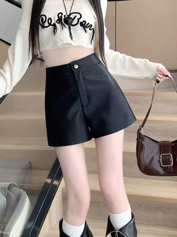 Дамски къси панталони от изкуствена кожа – висок талия, дължина hot pants, прав силует, полиестер със 80–90% еластан, без намачкване