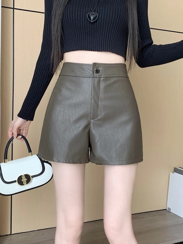 Дамски къси панталони от изкуствена кожа – висок талия, дължина hot pants, прав силует, полиестер със 80–90% еластан, без намачкване