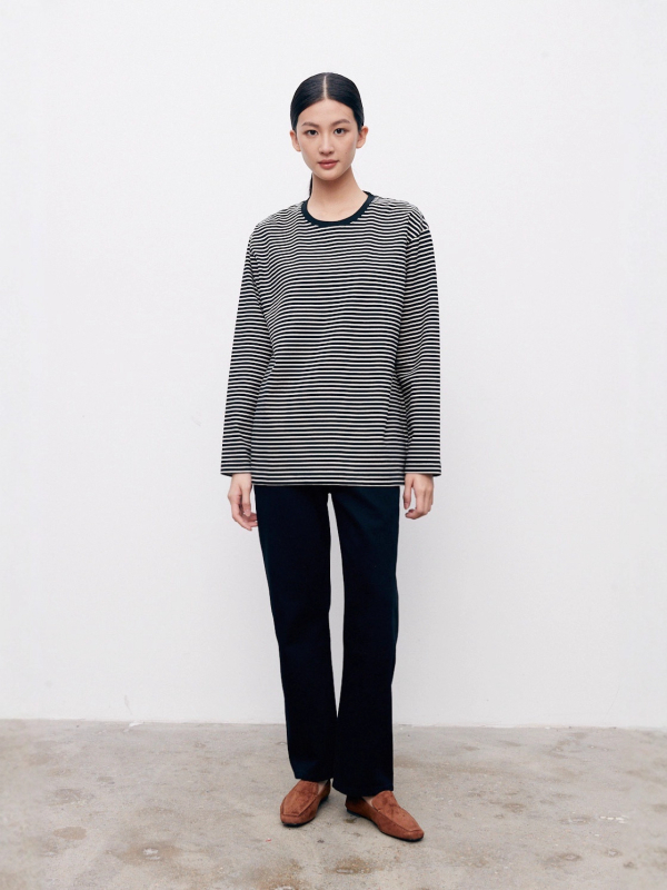 Dryžuota medvilninė T-kreklė su apvaliu kaklu, ilgomis rankovėmis, laisvas kirpimas