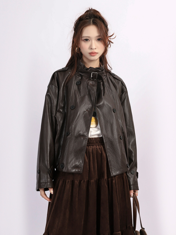 Γυναικείο δερμάτινο μπουφάν από συνθετικό δέρμα, με διπλή σειρά κουμπιών στο μπροστινό μέρος, ελαφρώς φαρδιά γραμμή, μακριά μανίκια