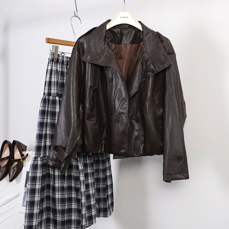 Γυναικείο δερμάτινο μπουφάν από συνθετικό δέρμα, με διπλή σειρά κουμπιών στο μπροστινό μέρος, ελαφρώς φαρδιά γραμμή, μακριά μανίκια