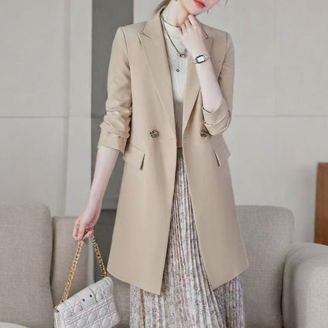 Naistele vabaks lõikega bleiser-kostüüm geomeetrilise mustriga, V-kaelus, topeltkinnitus, keskmine pikkus, polüester