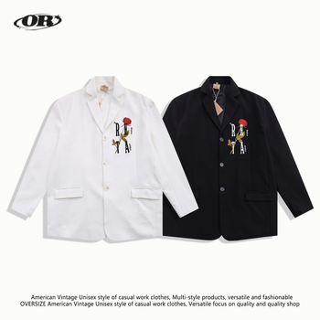 Kasdieninis kostiumas su rožių siuvinėjimu, laisvas kirpimas, apykaklė su atlapu, trijų sagų užsegimas, poliesterio audinys