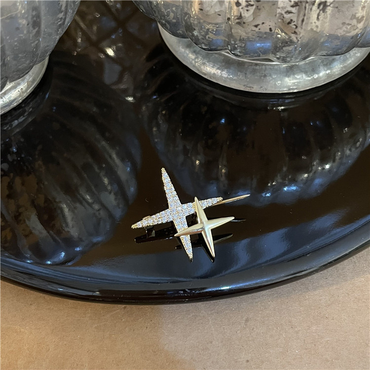 Sagė su geometriniu žvaigždės dizainu, moteriško stiliaus Korėjos stilius, metalas su 14K elektroplakavimu