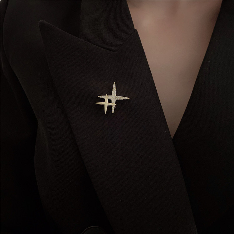 Sagė su geometriniu žvaigždės dizainu, moteriško stiliaus Korėjos stilius, metalas su 14K elektroplakavimu