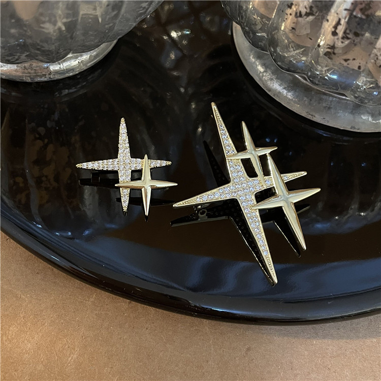 Sagė su geometriniu žvaigždės dizainu, moteriško stiliaus Korėjos stilius, metalas su 14K elektroplakavimu