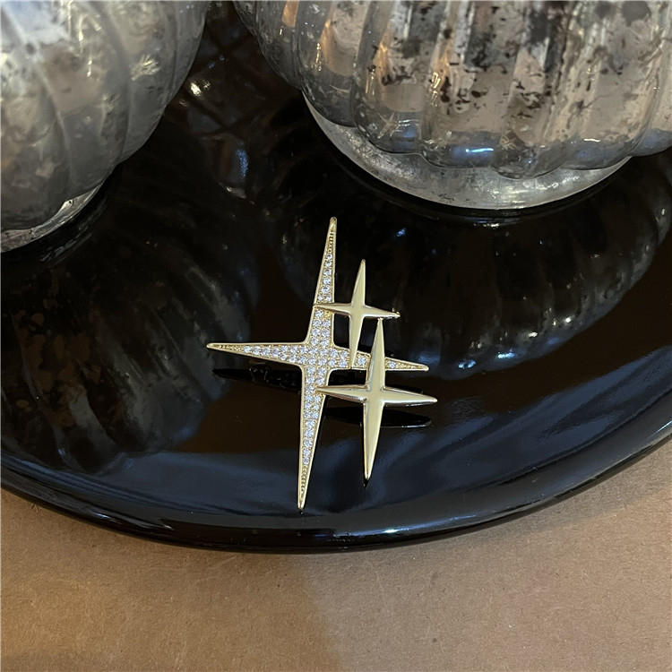 Sagė su geometriniu žvaigždės dizainu, moteriško stiliaus Korėjos stilius, metalas su 14K elektroplakavimu