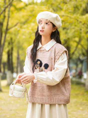 Chenille audinio mišinio su suede, gobtuvas, laisvas kirpimas, apvali kaklo linija, ilgis 50–65 cm