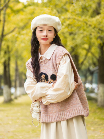 Chenille audinio mišinio su suede, gobtuvas, laisvas kirpimas, apvali kaklo linija, ilgis 50–65 cm