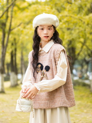 Chenille audinio mišinio su suede, gobtuvas, laisvas kirpimas, apvali kaklo linija, ilgis 50–65 cm