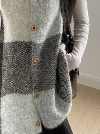 Moterų geometrinis megztas liemenė-kardiganas, apvalus kaklas, laisvas kirpimas, poliesterinis megztinis, ruduo 2025