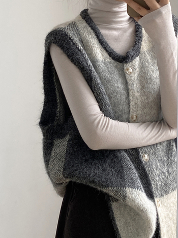 Moterų geometrinis megztas liemenė-kardiganas, apvalus kaklas, laisvas kirpimas, poliesterinis megztinis, ruduo 2025