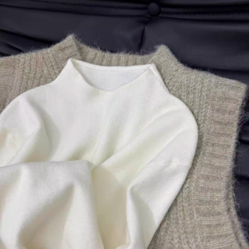 Moterų megzta liemenė, Royal Sister stilius, apvalus kaklas, ilgis 50–65 cm, vienos spalvos, ruduo 2025