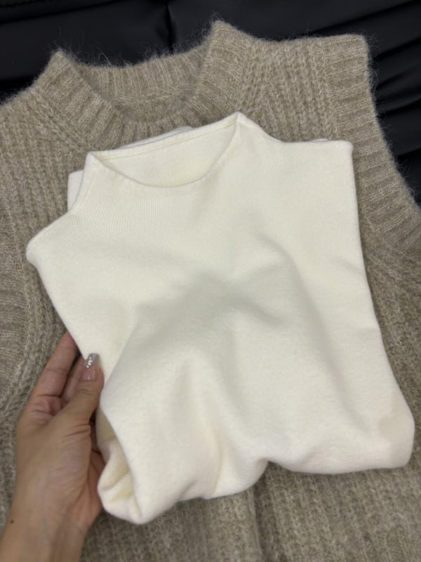 Moterų megzta liemenė, Royal Sister stilius, apvalus kaklas, ilgis 50–65 cm, vienos spalvos, ruduo 2025