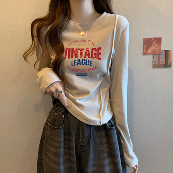 Moteriški marškinėliai iš 100% medvilnės, apvaliu kaklu, ilgomis rankovėmis, siauras kirpimas ir siuvinėjimas