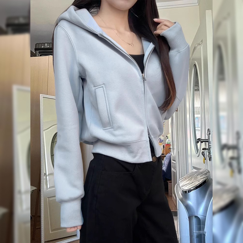 Σύντομη ζακέτα-φούτερ με φερμουάρ και κουκούλα, ελαφρώς φαρδιά γραμμή, ιαπωνοκορεατικό casual στυλ, μήκος 40-50 εκ., μίγμα βαμβακιού-πολυεστέρα (50-70% βάμβακι; 30-50% πολυεστέρας)