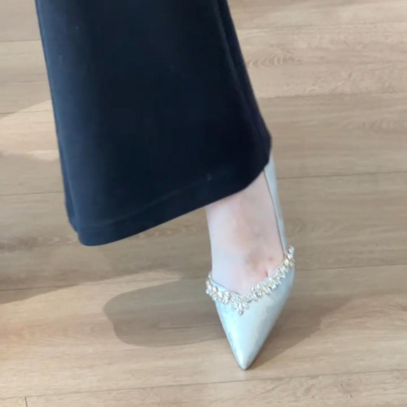 Vestuviniai aukštakulniai su smailiu nosimi, kristalais, mikropluošto viršus, 6–8 cm kulnas, plonas kulnas, gumos padas