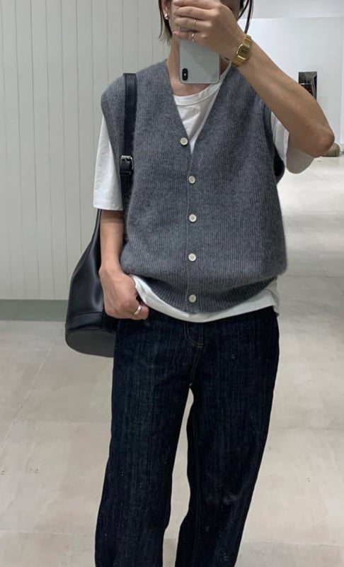 Moteriška vilninė megztinė liemenė, kardigan stiliaus, laisvas kirpimas, be apykaklės, vienspalvė vilna (>95% vilna)