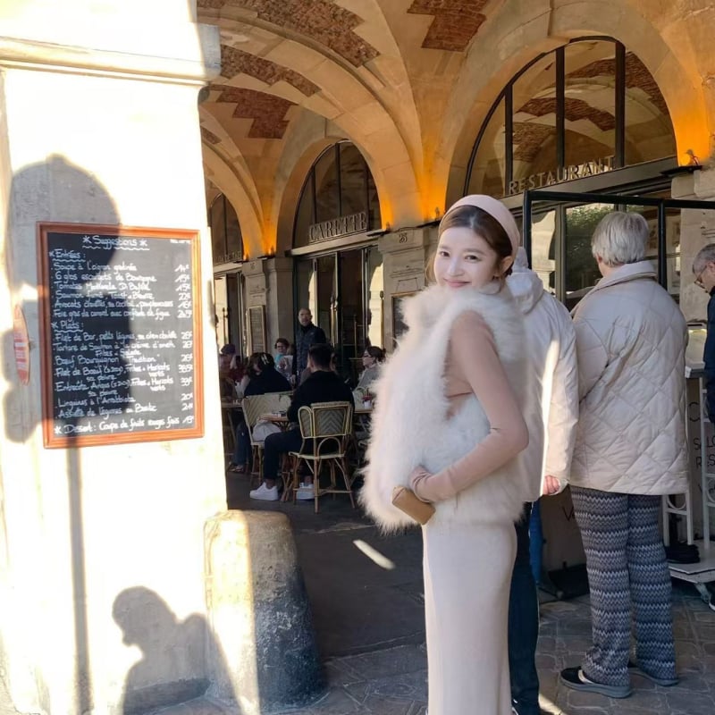 Sievietēm imitācijas kažokādas veste ar stāvošu apkakli, bez piedurknēm, mīļš stils, ziemas 2025