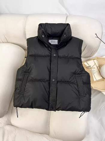 Moteriška pūkų-pamuko vestė, su aukštu apykakle, užtrauktukas priekyje, laisvas kirpimas, poliesterio audinys