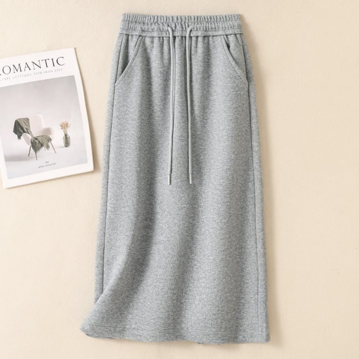 Γυναικεία φούστα φούτερ σε plus size, με ελαστική μέση και κορδόνι, ίσιο κόψιμο, μεσαίου μήκους, κομψό στυλ