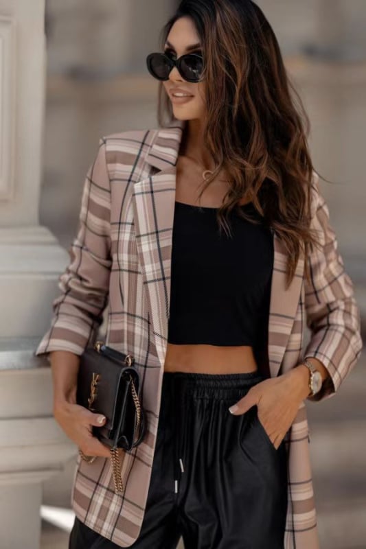 Jachetă damă cu carouri, guler de sacou, mâneci lungi, țesătură poliester, lungime medie