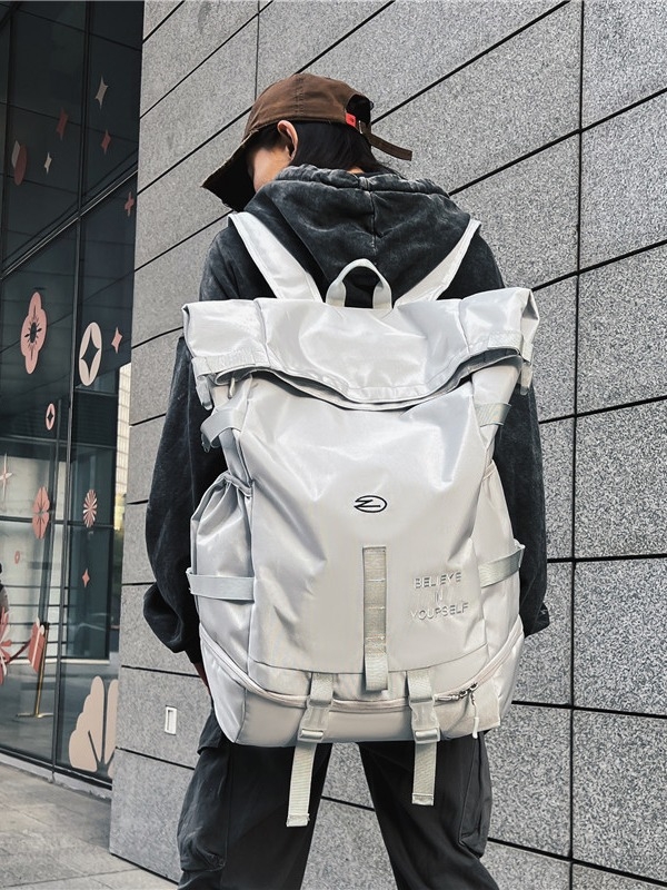 JUST A MAN unisex ranac od Oxford platna, prozračan i vodootporan, zakrivljene naramenice, za učenike nižih i srednjih razreda