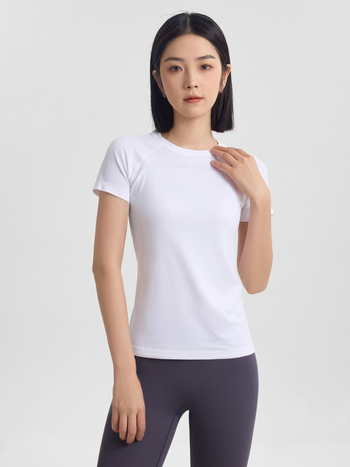 Moteriškas greitai džiūstantis trumpų rankovių sportinis marškinėlis, slim-fit, jogai ir bėgimui, audinys: nailonas/cheminių pluoštų mišinys