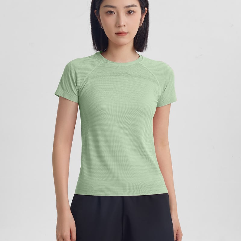 Moteriškas greitai džiūstantis trumpų rankovių sportinis marškinėlis, slim-fit, jogai ir bėgimui, audinys: nailonas/cheminių pluoštų mišinys