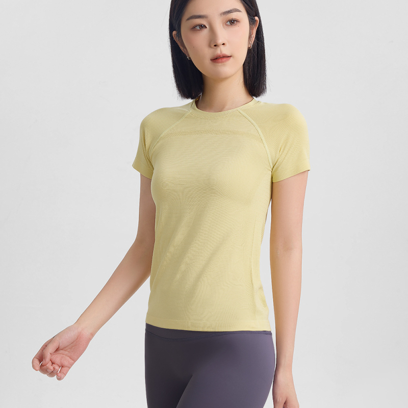 Moteriškas greitai džiūstantis trumpų rankovių sportinis marškinėlis, slim-fit, jogai ir bėgimui, audinys: nailonas/cheminių pluoštų mišinys