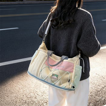 Nagykapacitású fitnesz táska, divatos válldesign — uniszex, anyag: vászon, bélés: poliészter, kapacitás: 20–35 L