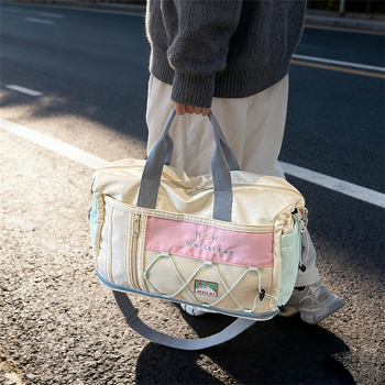 Nagykapacitású fitnesz táska, divatos válldesign — uniszex, anyag: vászon, bélés: poliészter, kapacitás: 20–35 L