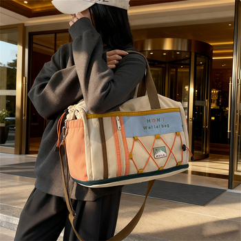 Nagykapacitású fitnesz táska, divatos válldesign — uniszex, anyag: vászon, bélés: poliészter, kapacitás: 20–35 L