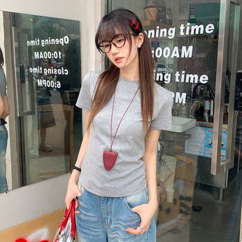 Notika moterų marškinėliai su trumpom rankovėm, slim fit, apvali kaklo linija, medvilnės-elastano mišinys (92% medvilnė, 8% elastanas), vienos spalvos, patchwork dizainas, įprastas ilgis, vasara 2025