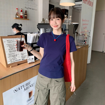 Notika moterų marškinėliai su trumpom rankovėm, slim fit, apvali kaklo linija, medvilnės-elastano mišinys (92% medvilnė, 8% elastanas), vienos spalvos, patchwork dizainas, įprastas ilgis, vasara 2025