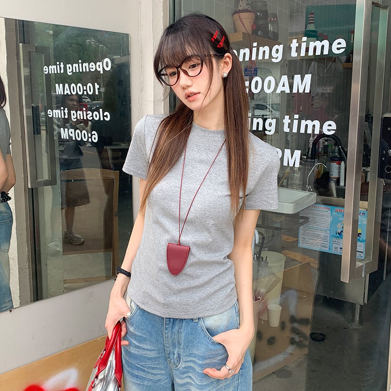 Notika moterų marškinėliai su trumpom rankovėm, slim fit, apvali kaklo linija, medvilnės-elastano mišinys (92% medvilnė, 8% elastanas), vienos spalvos, patchwork dizainas, įprastas ilgis, vasara 2025