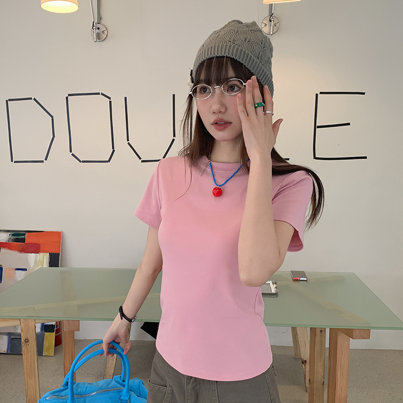 Notika moterų marškinėliai su trumpom rankovėm, slim fit, apvali kaklo linija, medvilnės-elastano mišinys (92% medvilnė, 8% elastanas), vienos spalvos, patchwork dizainas, įprastas ilgis, vasara 2025