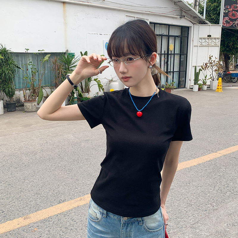 Notika moterų marškinėliai su trumpom rankovėm, slim fit, apvali kaklo linija, medvilnės-elastano mišinys (92% medvilnė, 8% elastanas), vienos spalvos, patchwork dizainas, įprastas ilgis, vasara 2025