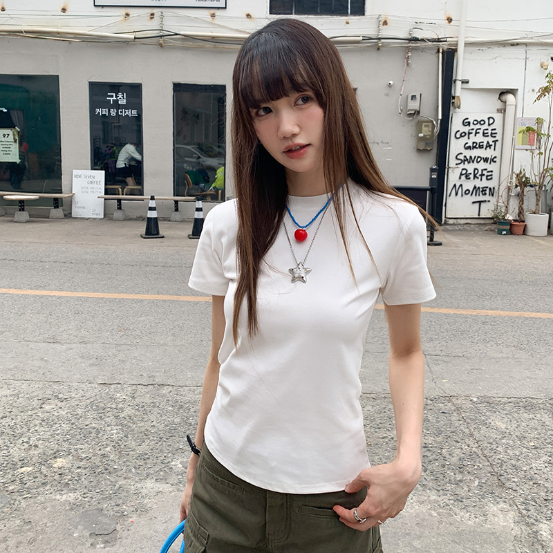 Notika moterų marškinėliai su trumpom rankovėm, slim fit, apvali kaklo linija, medvilnės-elastano mišinys (92% medvilnė, 8% elastanas), vienos spalvos, patchwork dizainas, įprastas ilgis, vasara 2025