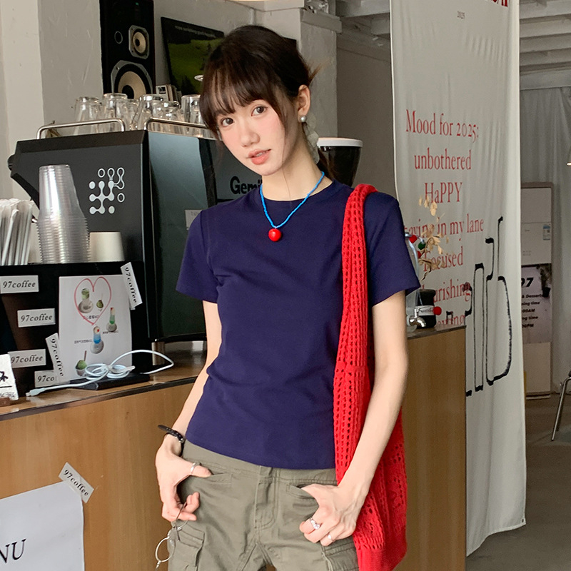 Notika moterų marškinėliai su trumpom rankovėm, slim fit, apvali kaklo linija, medvilnės-elastano mišinys (92% medvilnė, 8% elastanas), vienos spalvos, patchwork dizainas, įprastas ilgis, vasara 2025