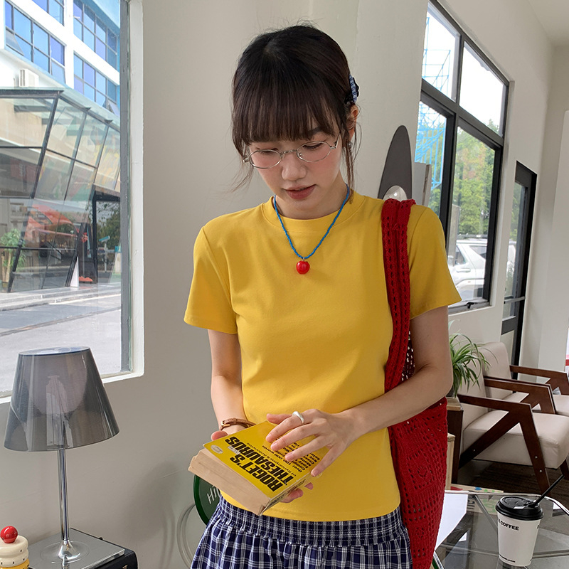 Notika moterų marškinėliai su trumpom rankovėm, slim fit, apvali kaklo linija, medvilnės-elastano mišinys (92% medvilnė, 8% elastanas), vienos spalvos, patchwork dizainas, įprastas ilgis, vasara 2025