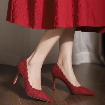 Nuotakų aukštakulniai moterims su smaigiu nosimi, velorinė viršutinė dalis, plonas kulnas 6–8 cm, vidpadis iš dirbtinės odos