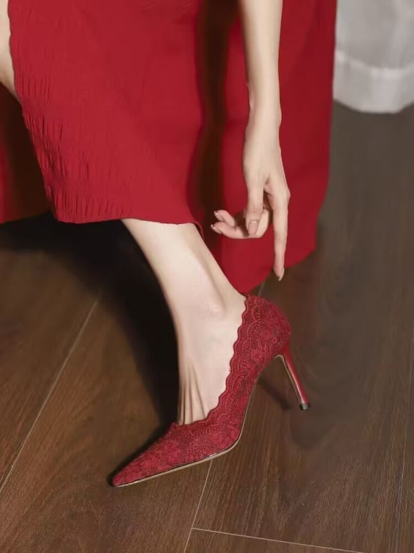 Nuotakų aukštakulniai moterims su smaigiu nosimi, velorinė viršutinė dalis, plonas kulnas 6–8 cm, vidpadis iš dirbtinės odos