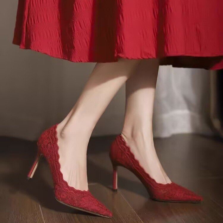 Nuotakų aukštakulniai moterims su smaigiu nosimi, velorinė viršutinė dalis, plonas kulnas 6–8 cm, vidpadis iš dirbtinės odos